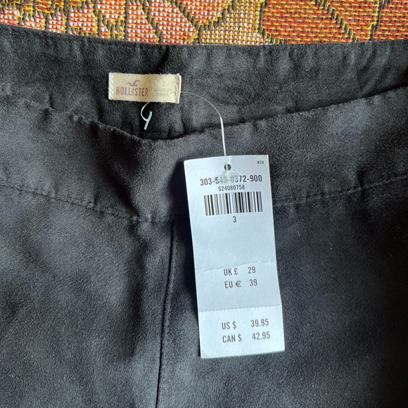 Hollister Faux Suede Shorts - sz 3 - Picture 5 of 7